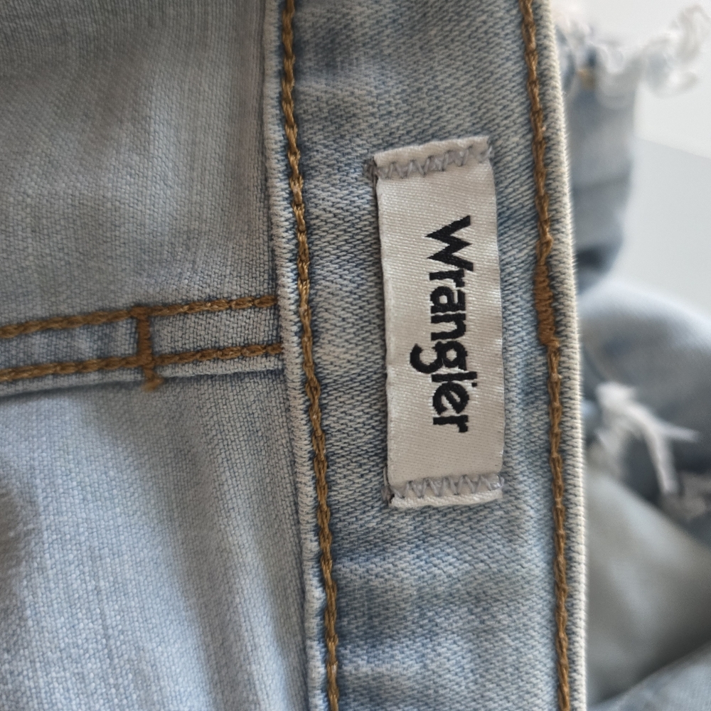 Wrangler Re-Worked Patchwork Lightwash Denim Shor… - image 5